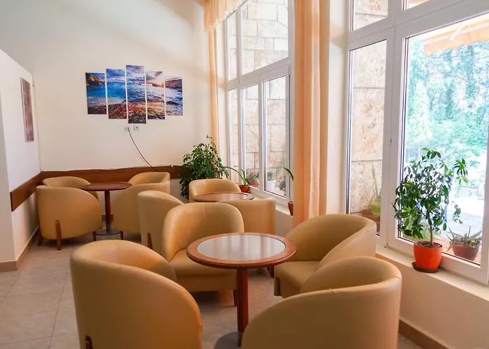 Adis Hotel 3*